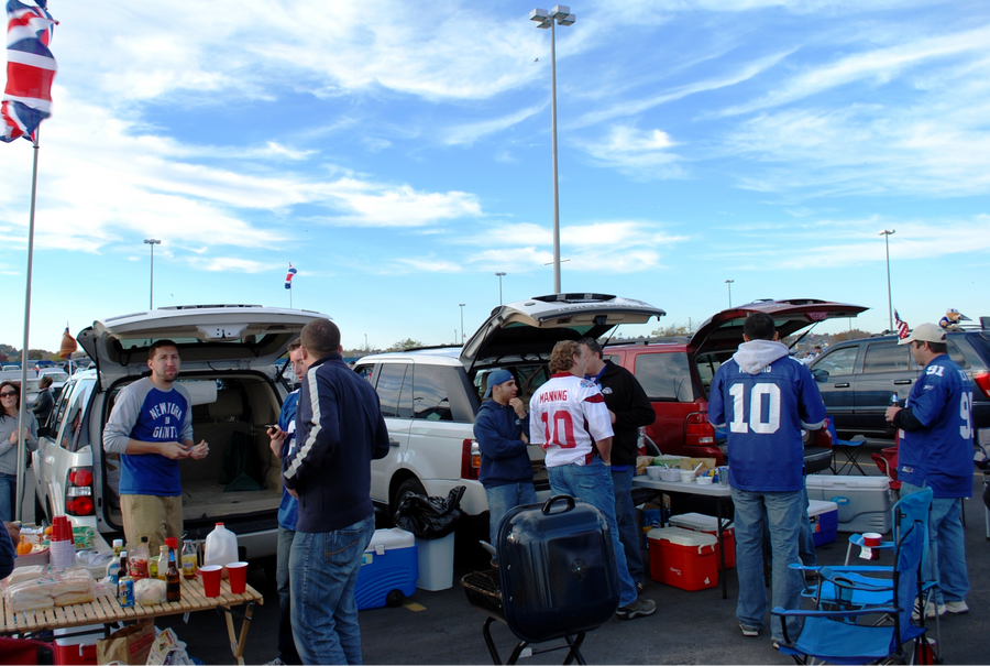 Tailgate Party Guide: What Should You Bring?