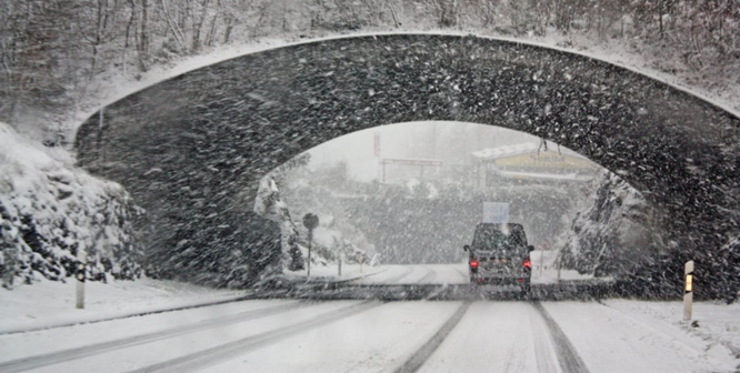 Preparing for Winter Storms in Canada: Essential Tips for Staying Safe and Powered